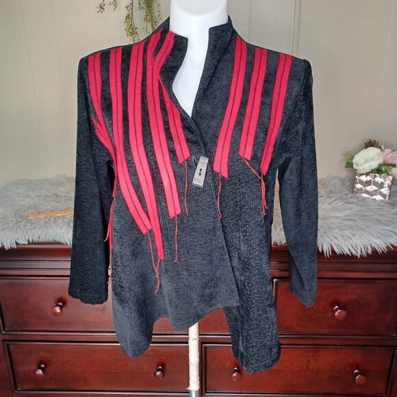 A La Mode by XIAO Women's Artsy Wooden Button Crop Blazer Black Red - Picture 5 of 8